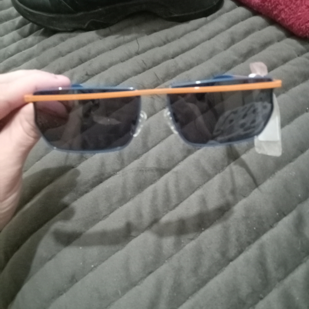 men's Guess sun glasses